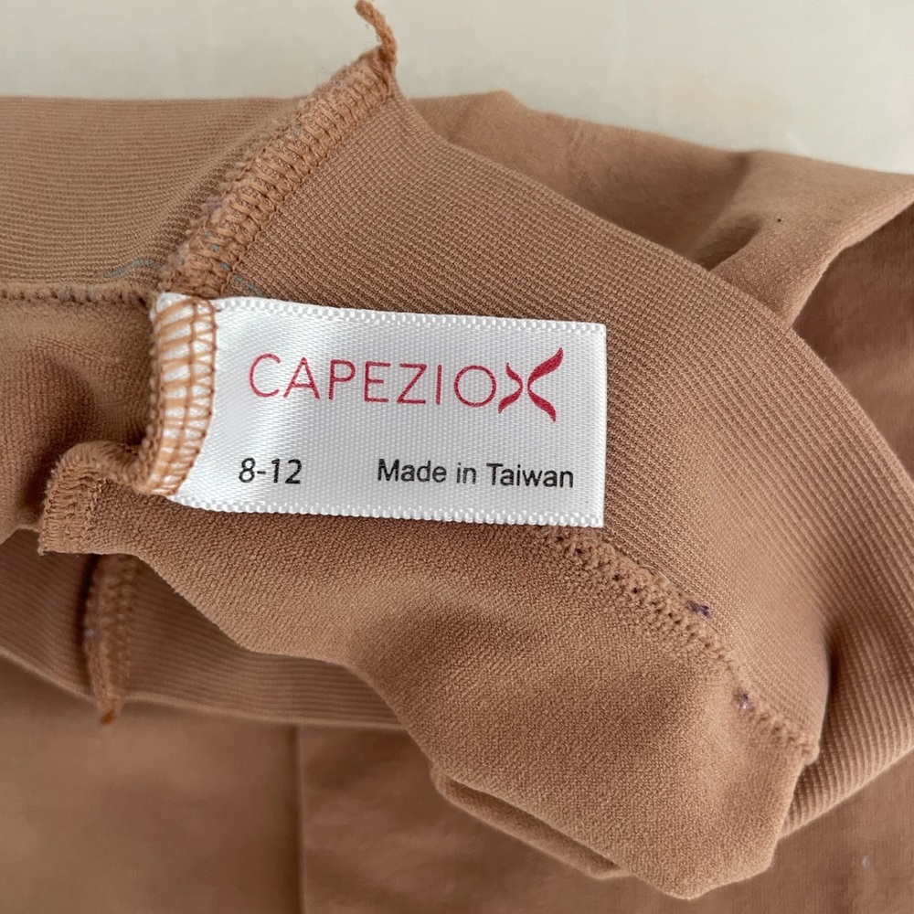 Child Ultrasoft Capezio Transistion Tights size child 8-12 Color Suntan